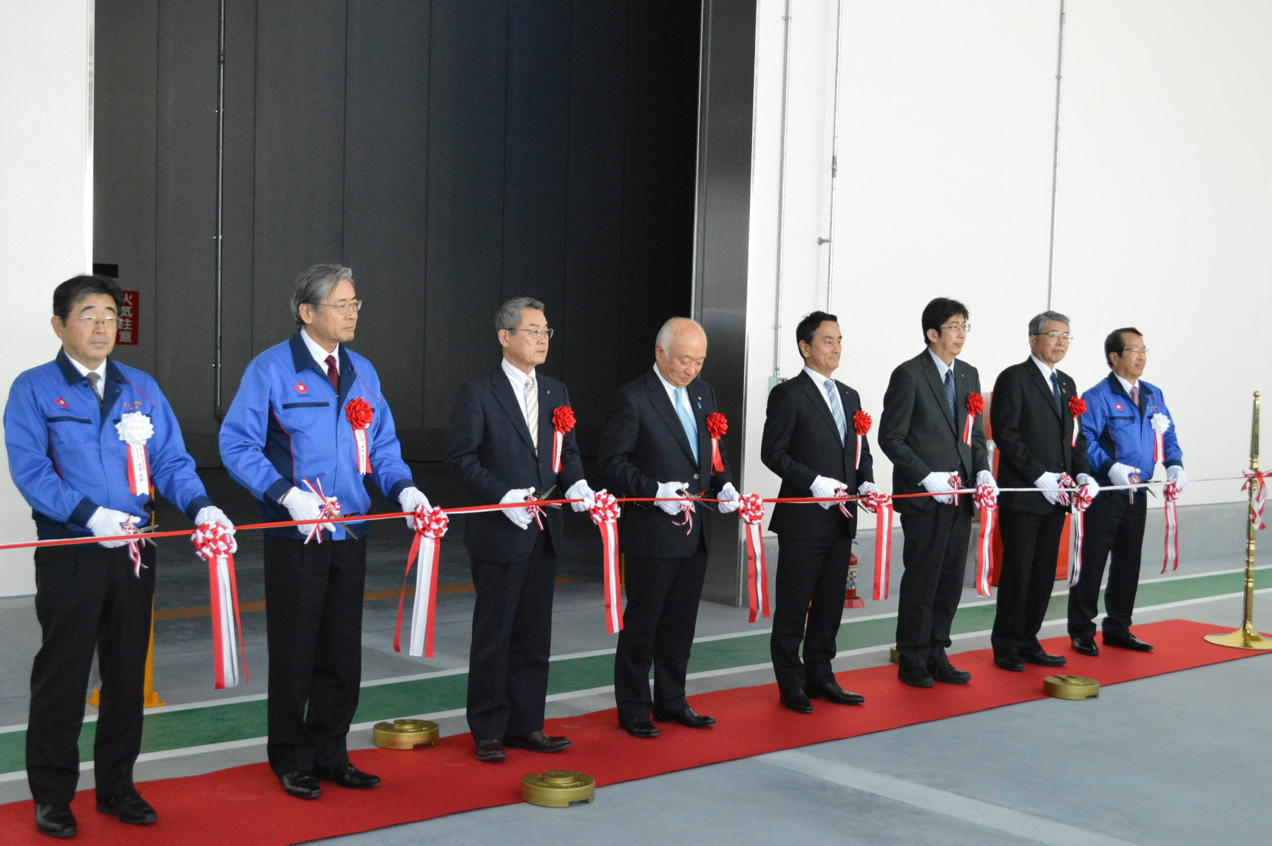 テープカット 東ソー物流株式会社